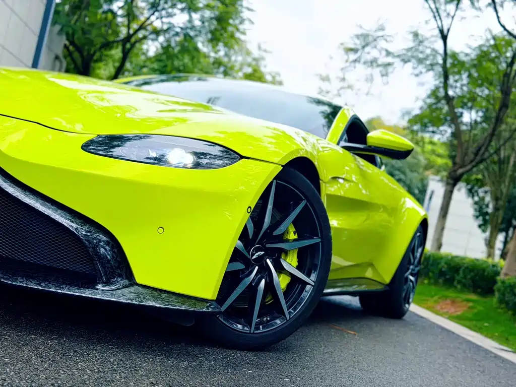 Aston Martin V8 Vantage — миниатюра 8