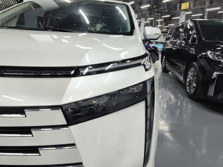 GAC Motor 传祺E8 PHEV — миниатюра 5
