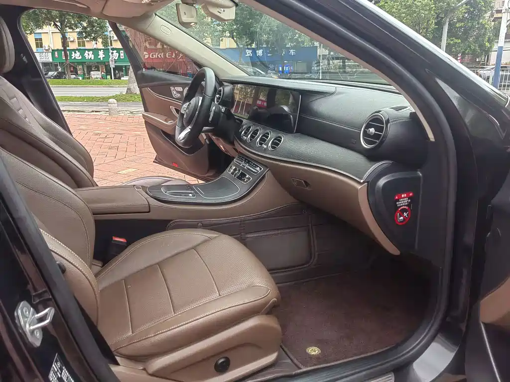 Mercedes-Benz E-Class — миниатюра 7