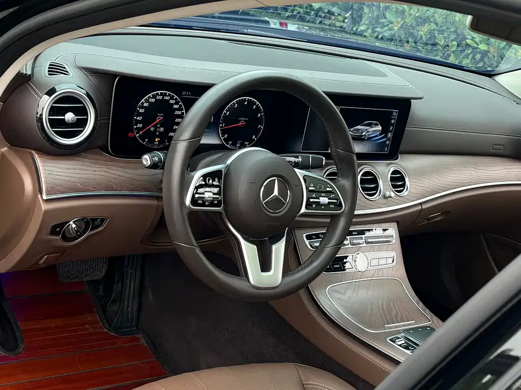 Mercedes-Benz E-Class — миниатюра 13