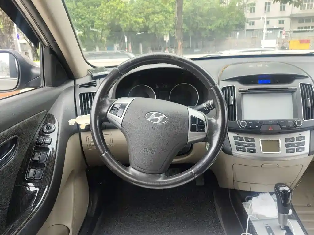 Hyundai Elantra — миниатюра 11