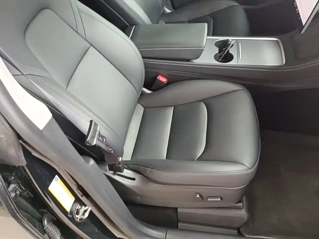 Tesla Model Y — миниатюра 25