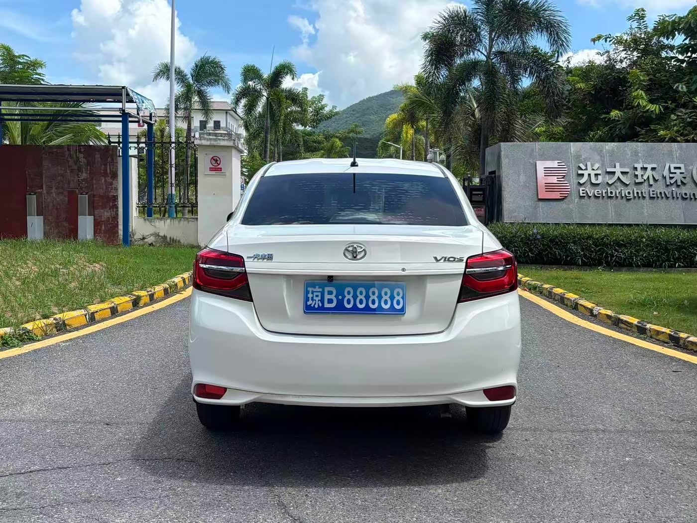 Toyota Vios 1.5 л 2021 г. Белый, пробег 17000 км