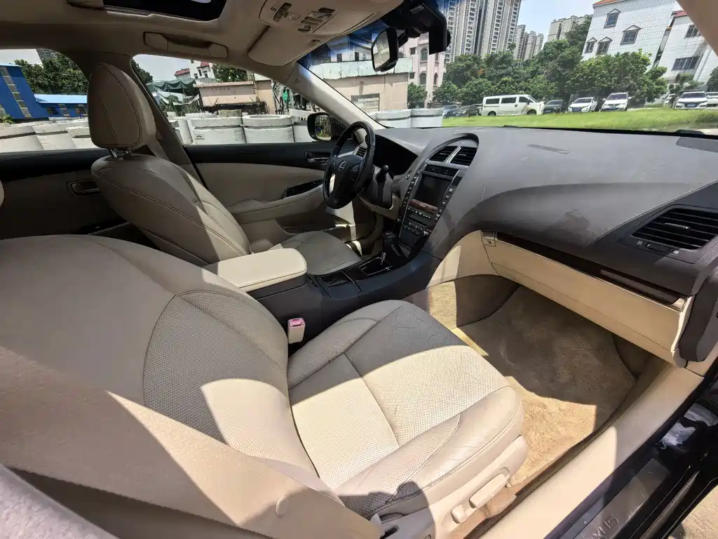 Lexus ES — миниатюра 13