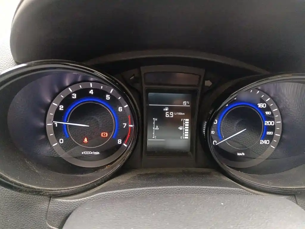 Changan CS15 — миниатюра 4