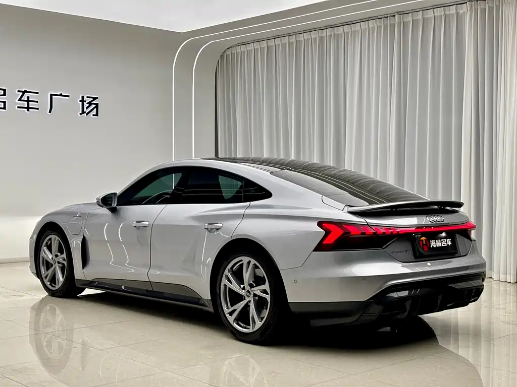 Audi RS e-tron GT — миниатюра 18