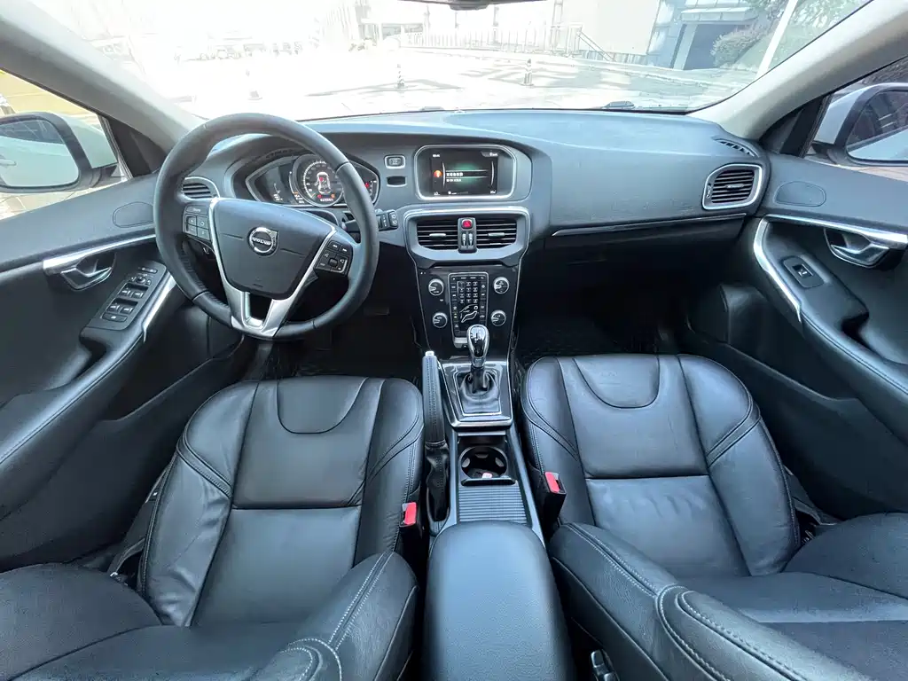 Volvo V40 — миниатюра 11