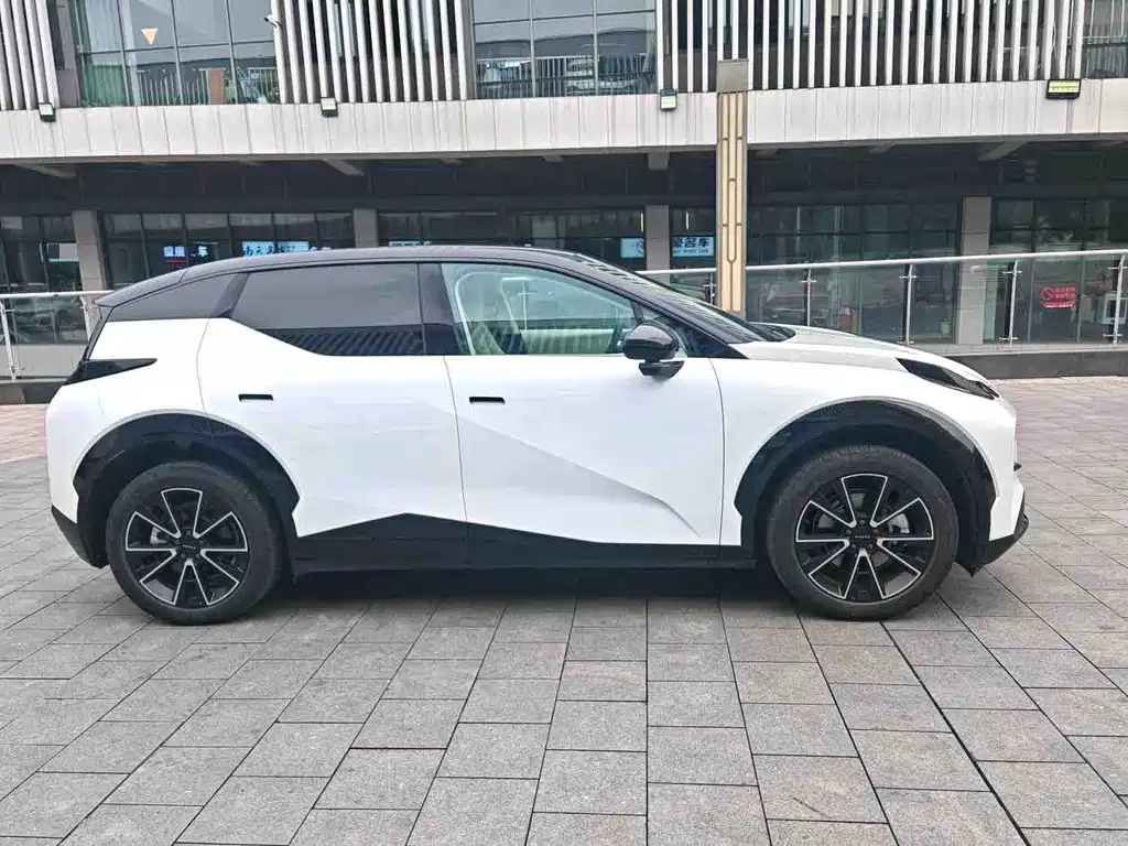 Zeekr X 2025 мест