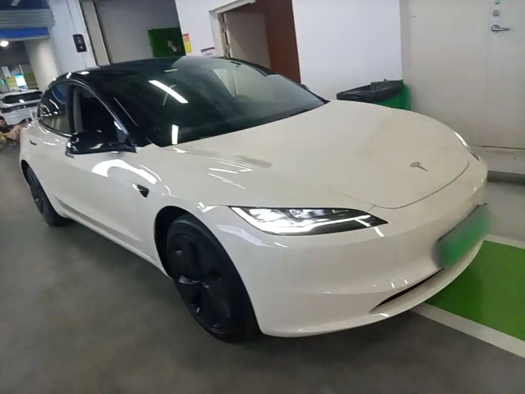 Tesla Model 3 — миниатюра 4