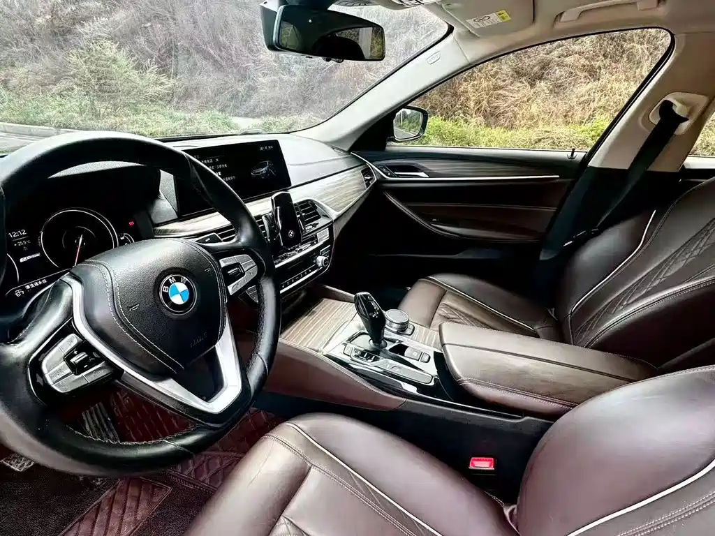 BMW 5 Series New Energy — миниатюра 4