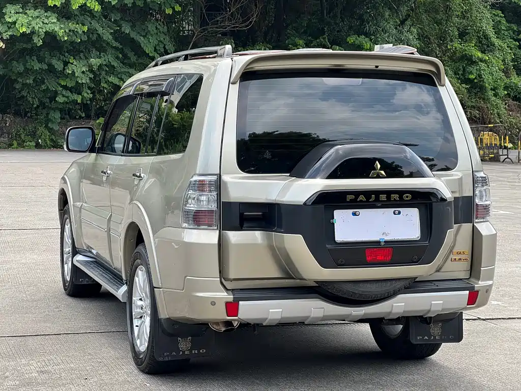 Mitsubishi Pajero (Import) — миниатюра 3