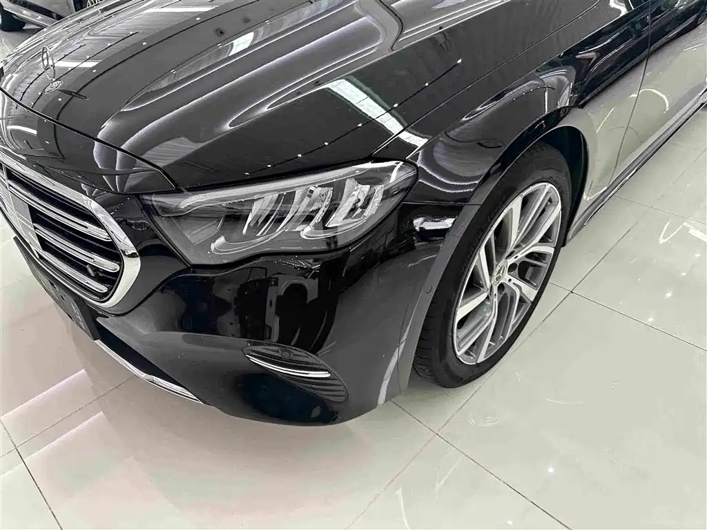 Mercedes-Benz E-Class — миниатюра 3