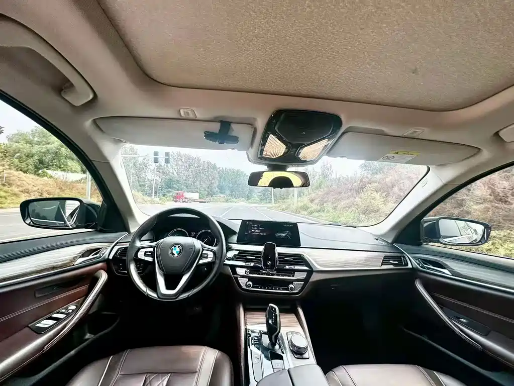 BMW 5 Series New Energy — миниатюра 6