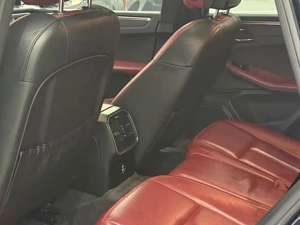 Porsche Macan — миниатюра 10