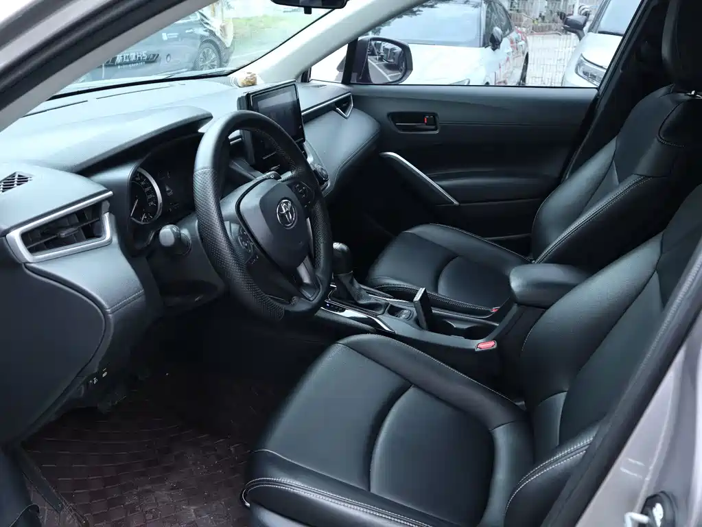 Toyota Corolla Cross — миниатюра 14