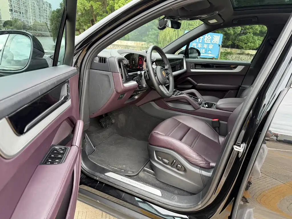 Porsche Cayenne — миниатюра 6