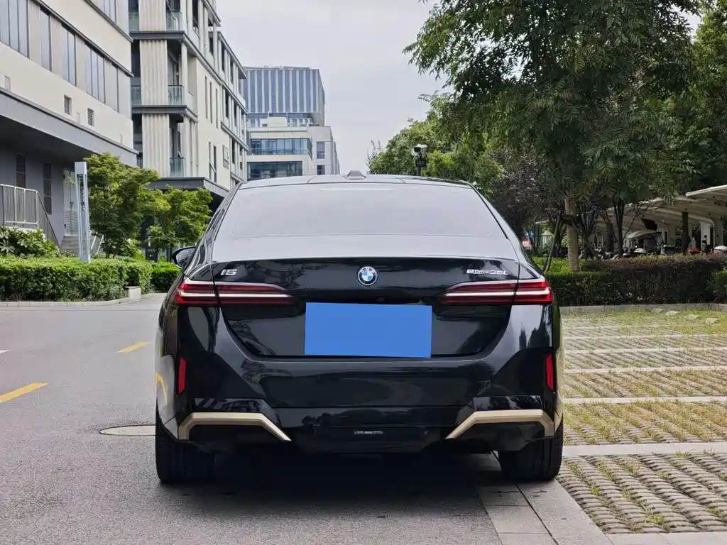 BMW i5 — миниатюра 10