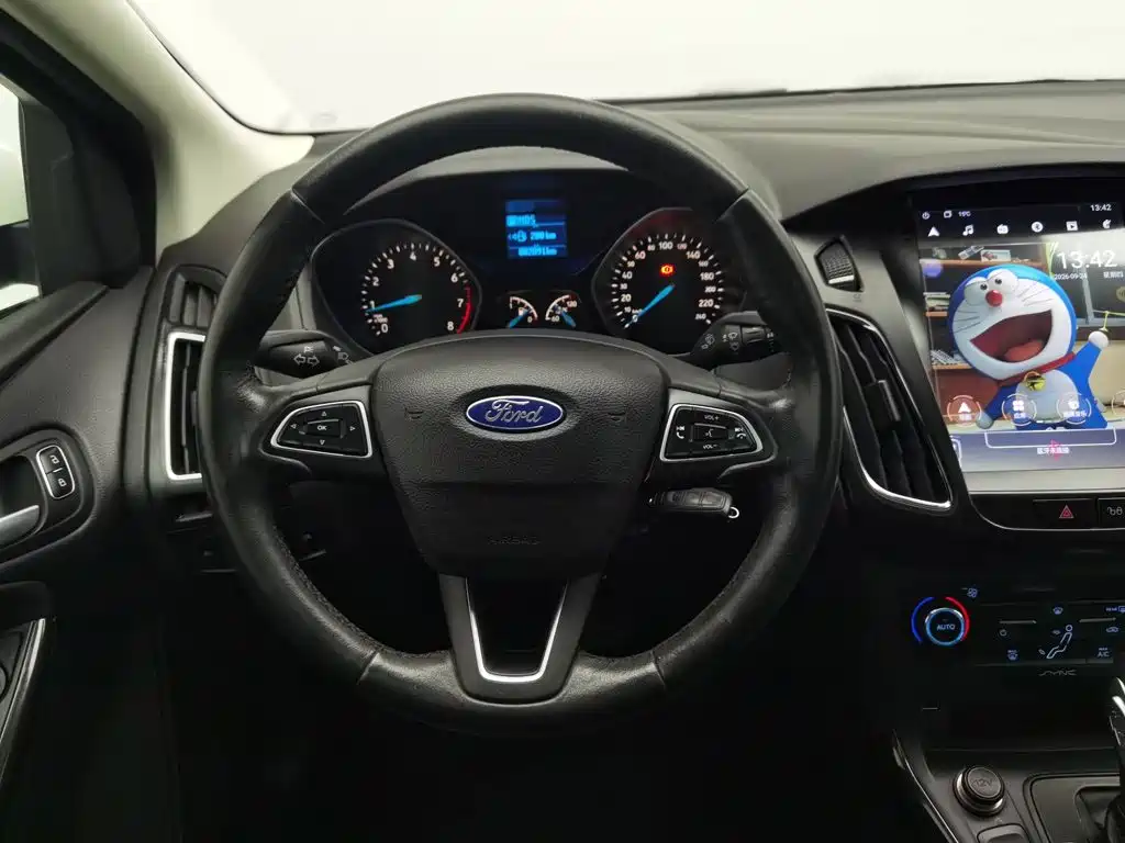 Ford Focus — миниатюра 11