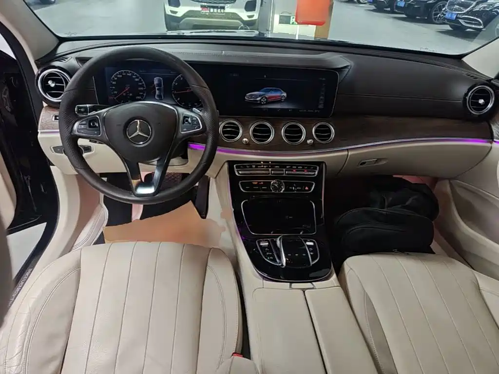 Mercedes-Benz E-Class — миниатюра 10