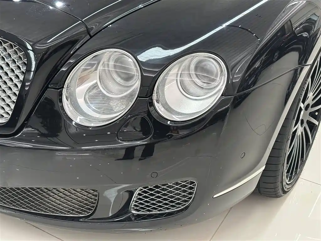 Bentley Flying Spur 2010 6.0T мест