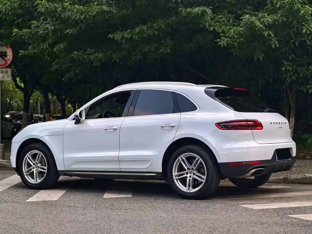 Porsche Macan — миниатюра 3