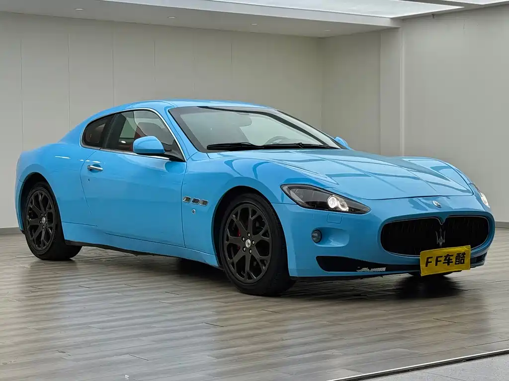 Maserati GranTurismo 2013 4.2L V8