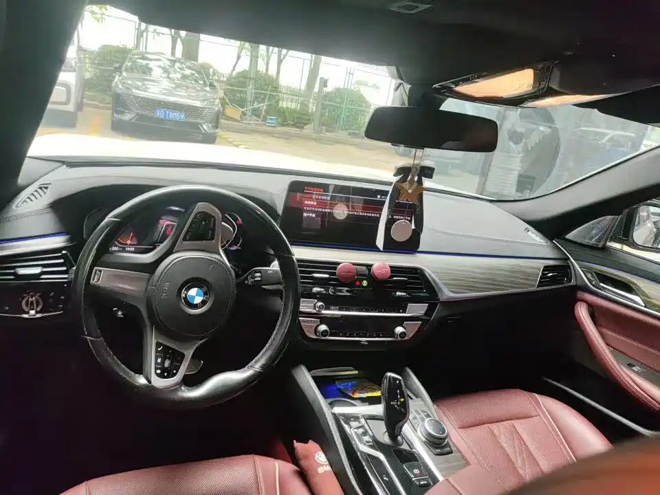 BMW 5 Series — миниатюра 7