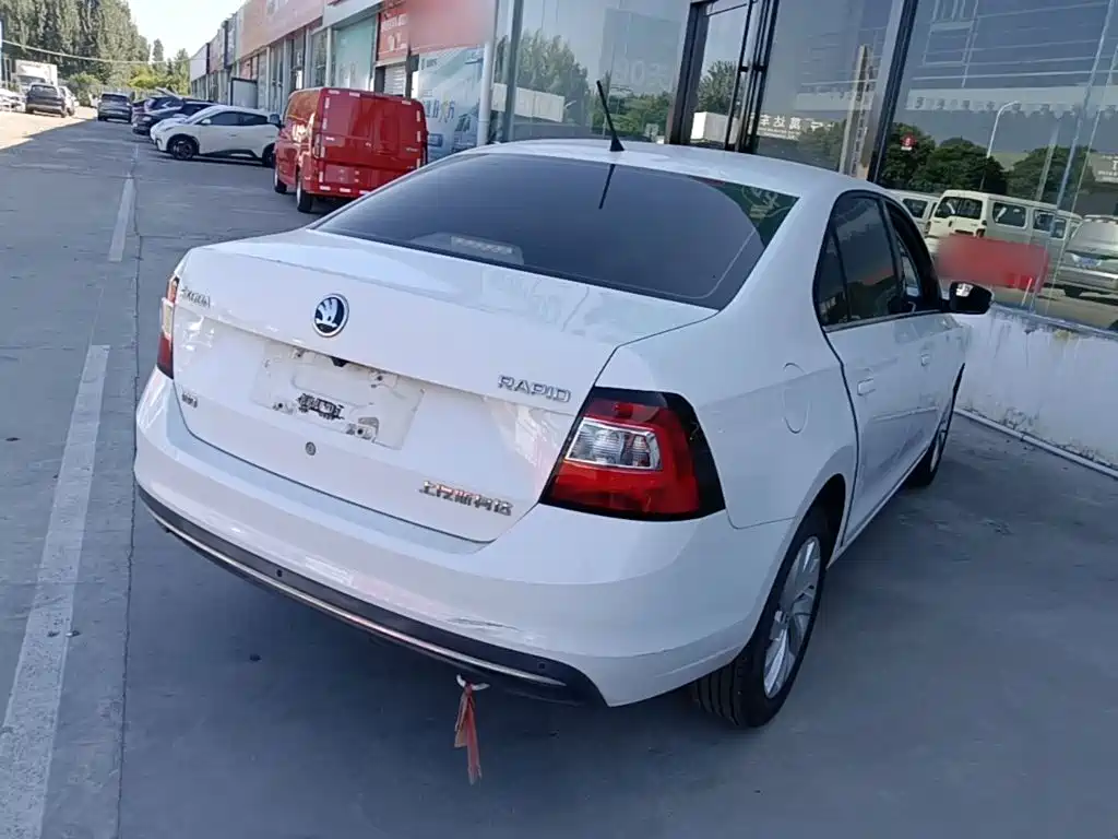 Skoda Rapid — миниатюра 7