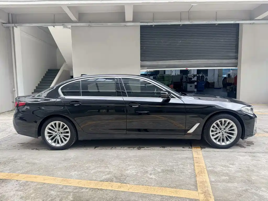 BMW 5 Series New Energy — миниатюра 4