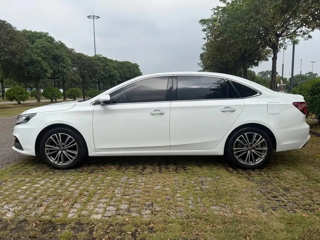 Roewe i6 Classic — миниатюра 4