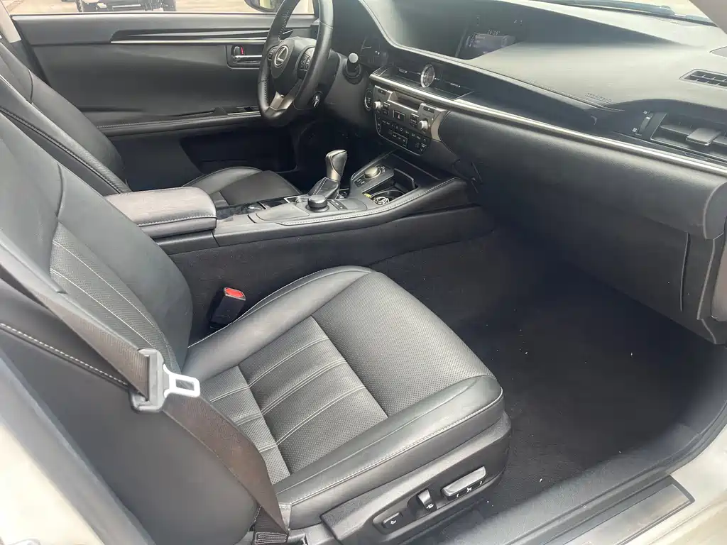 Lexus ES — миниатюра 10