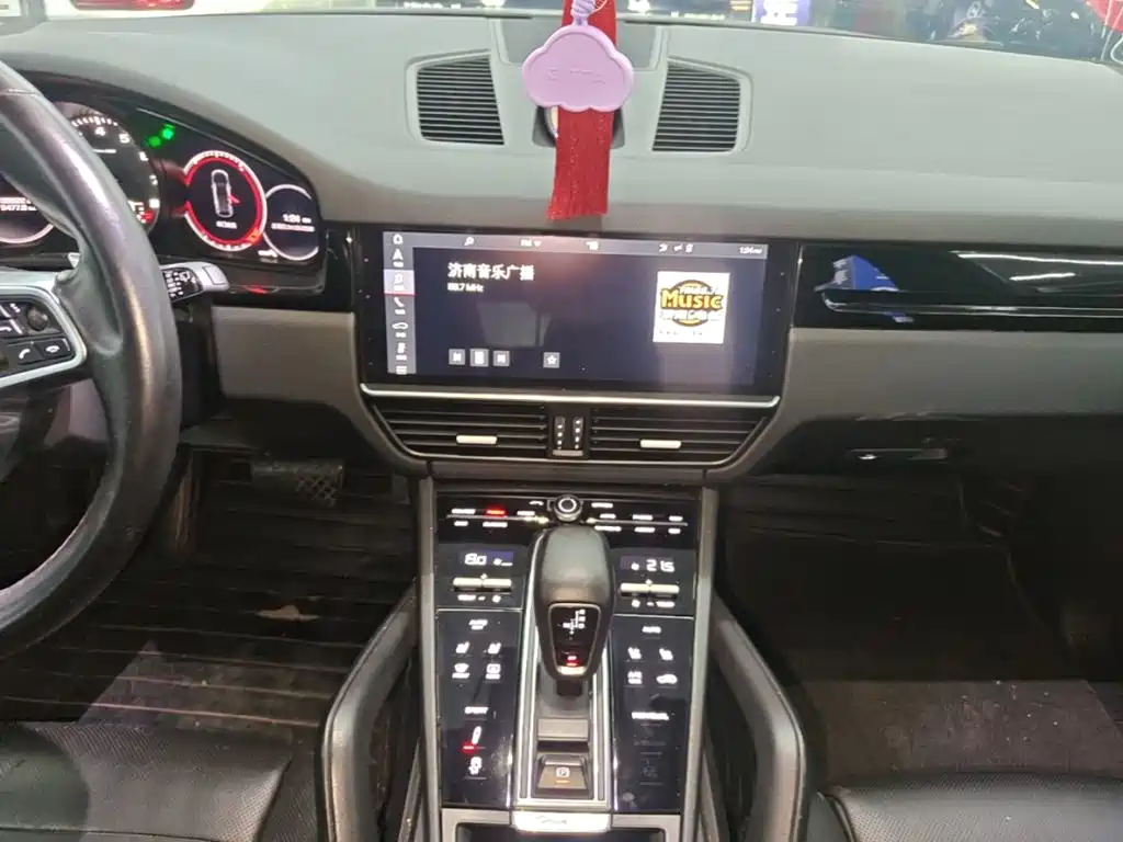 Porsche Cayenne — миниатюра 13