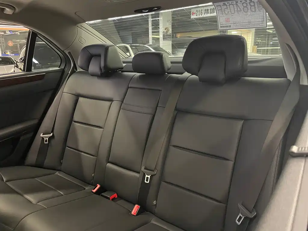 Mercedes-Benz E-Class — миниатюра 31