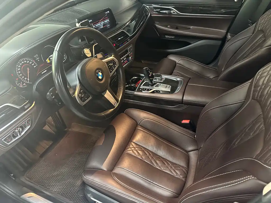 BMW 7 Series — миниатюра 12
