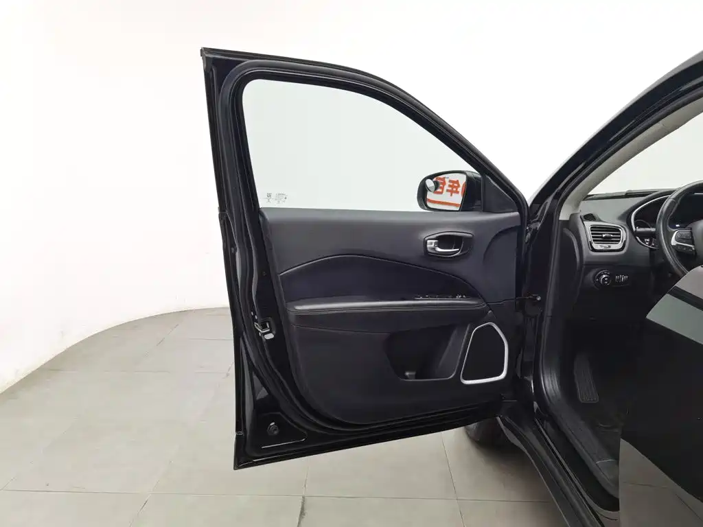 Jeep Compass — миниатюра 8