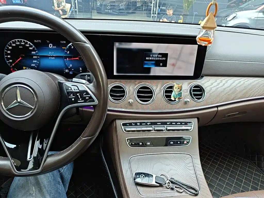 Mercedes-Benz E-Class — миниатюра 10