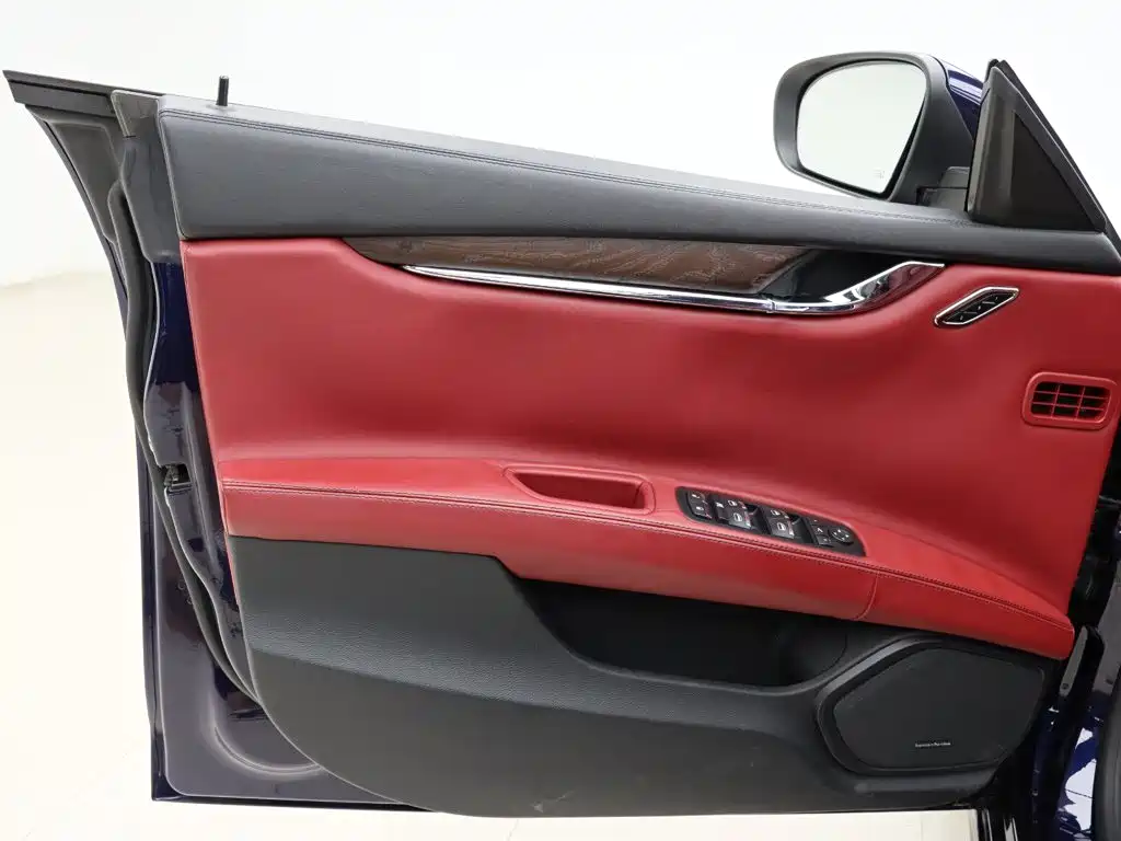 Maserati Quattroporte — миниатюра 6