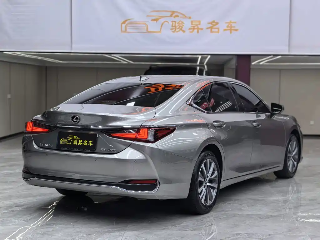 Lexus ES — миниатюра 6