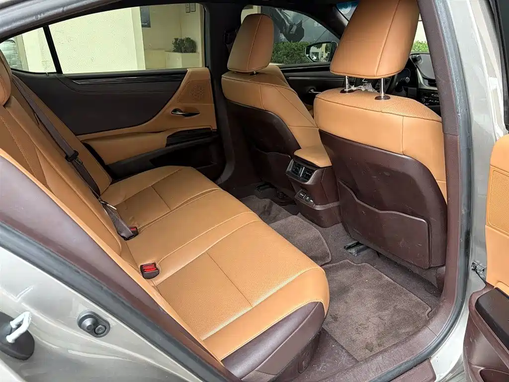 Lexus ES — миниатюра 9