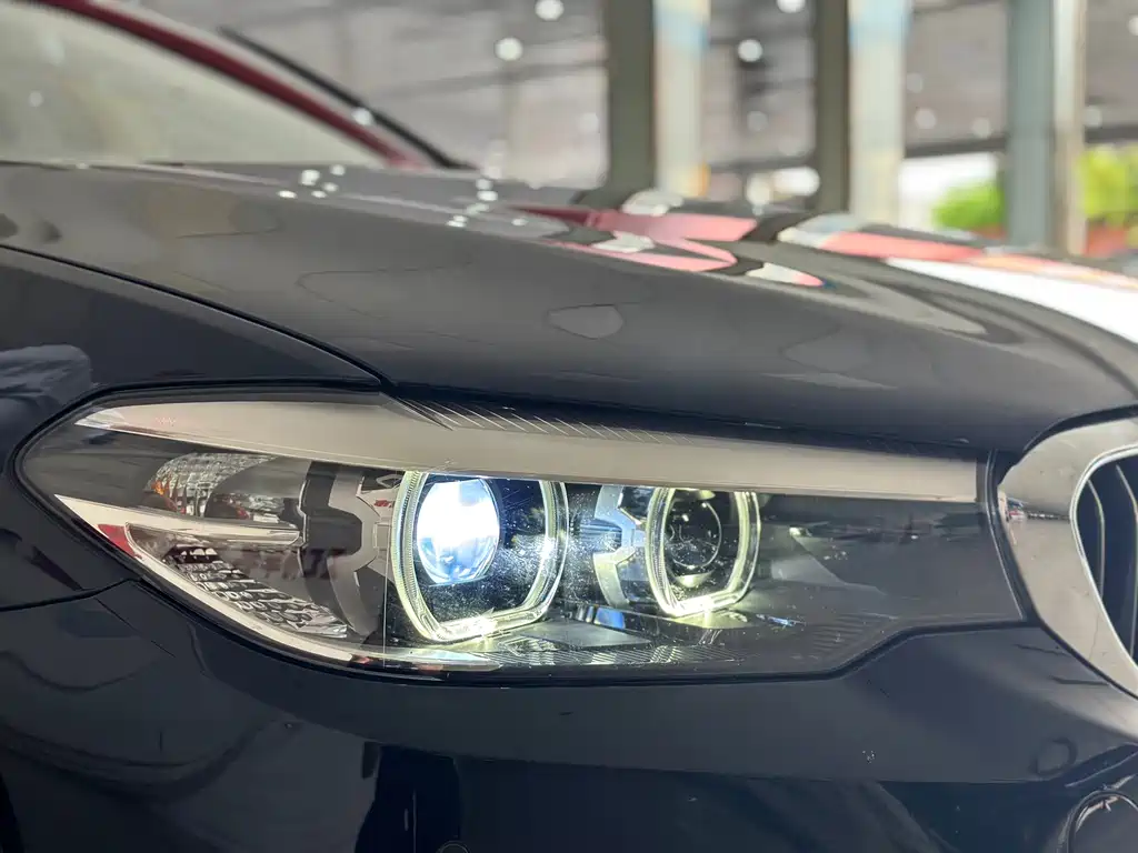 BMW 5 Series — миниатюра 4