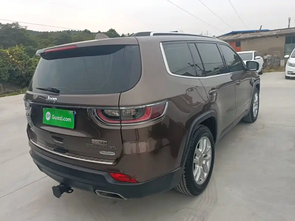 Jeep Commander — миниатюра 7