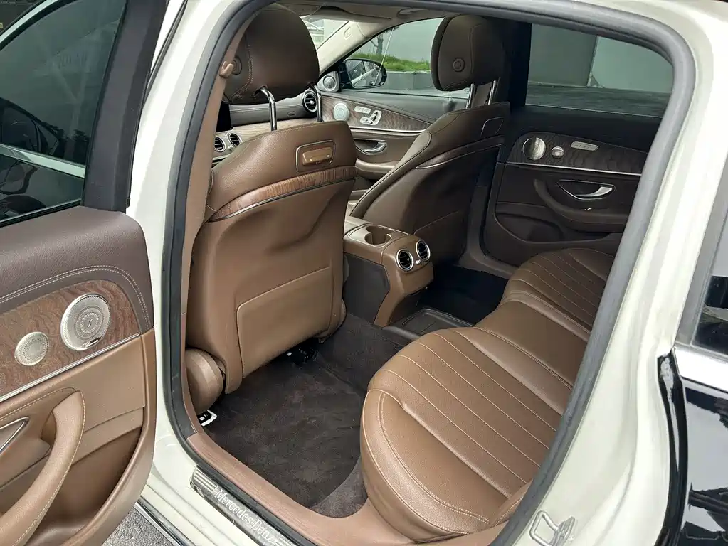 Mercedes-Benz E-Class — миниатюра 3