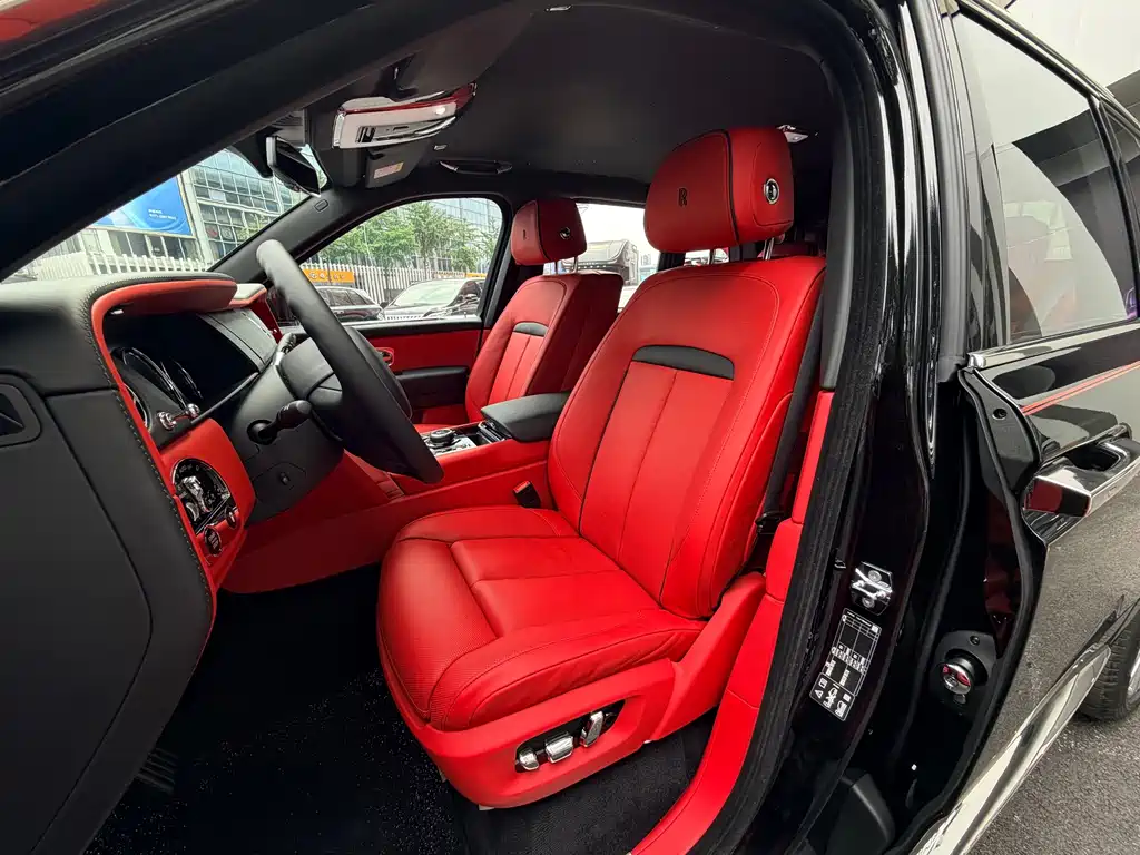 Rolls-Royce Cullinan — миниатюра 6