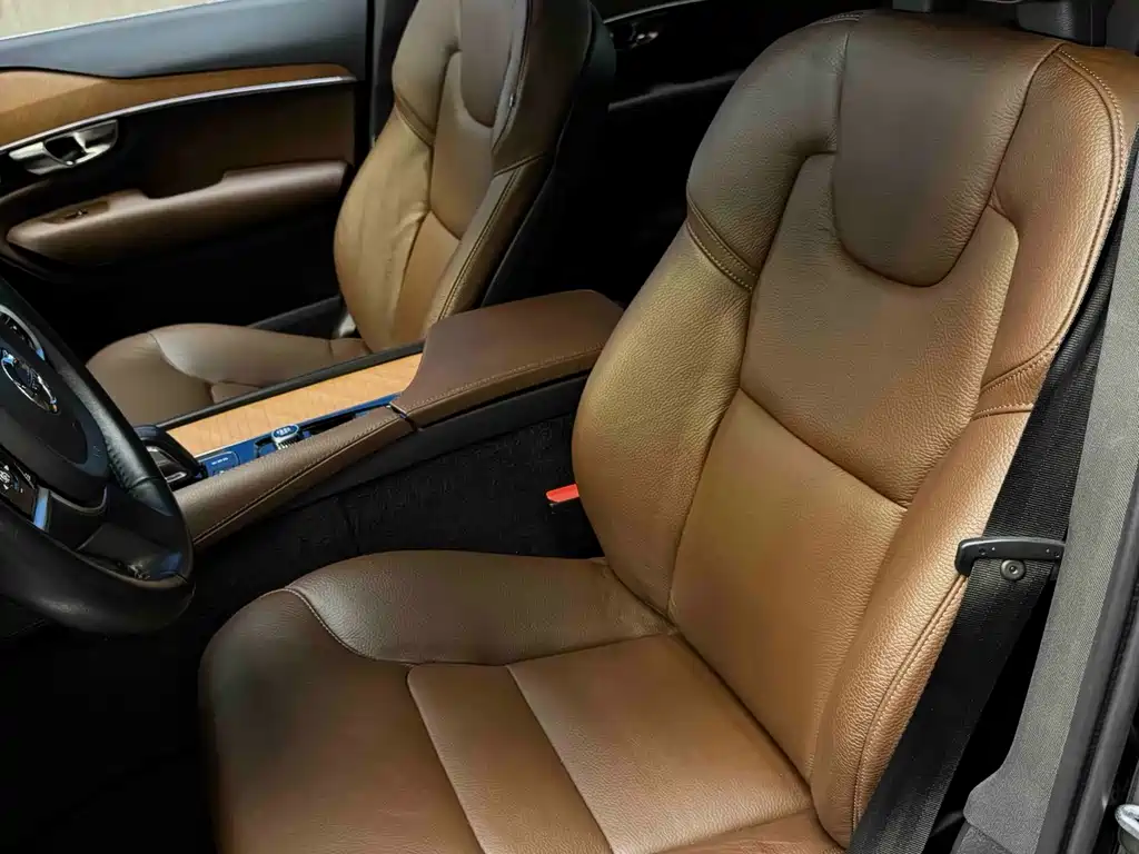 Volvo XC90 — миниатюра 9