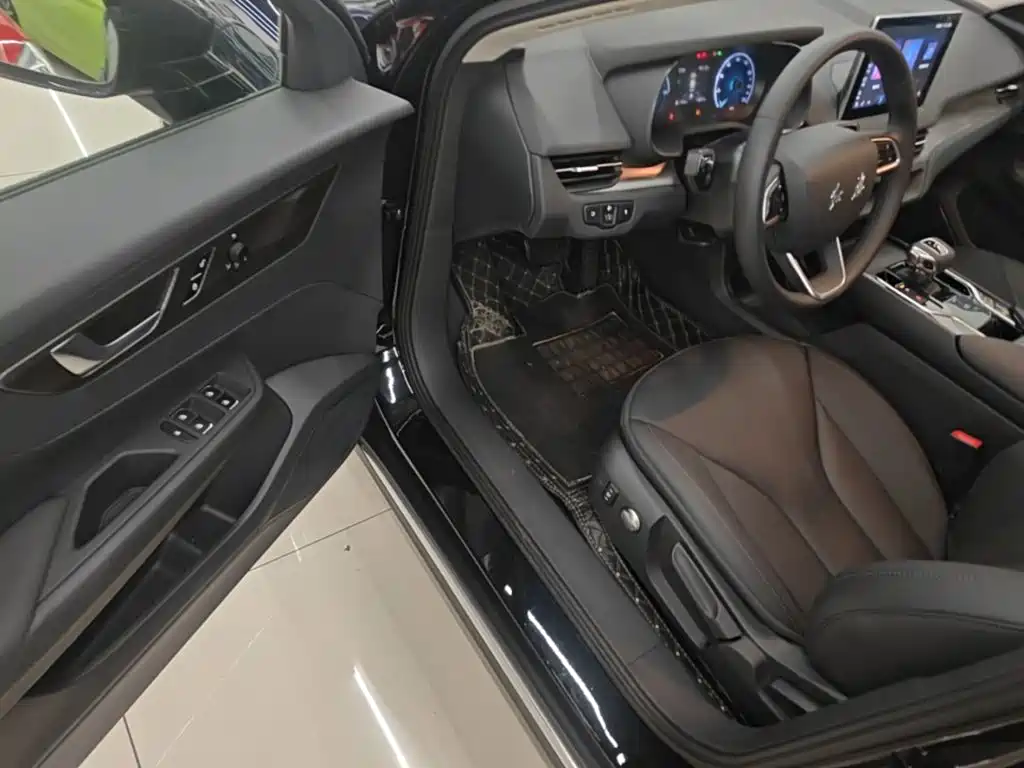 Hongqi Hongqi E-QM5 — миниатюра 16