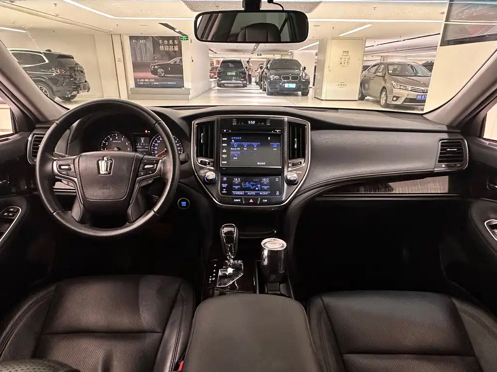 Toyota Crown — миниатюра 7