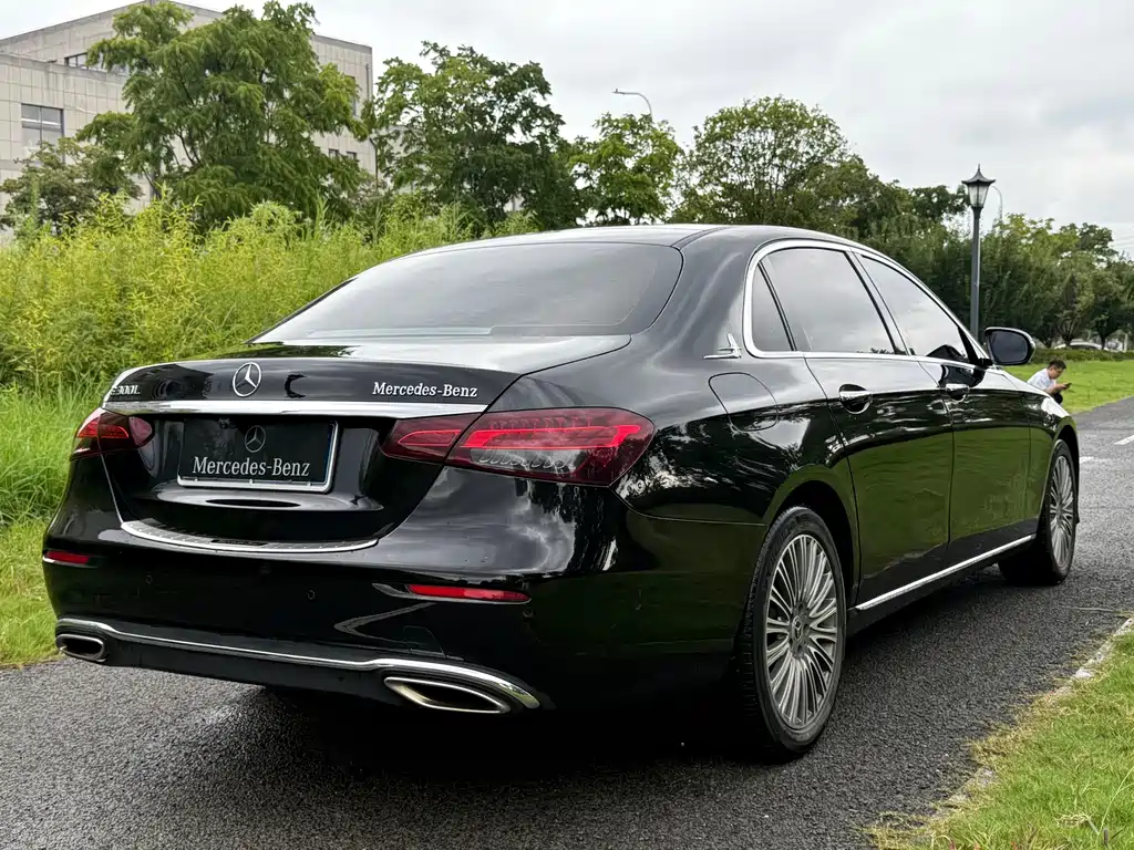 Mercedes-Benz E-Class — миниатюра 7