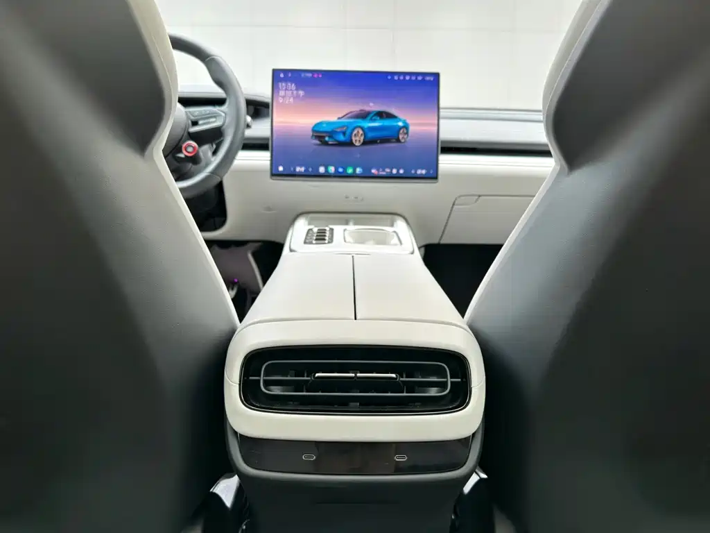 Xiaomi SU7 — миниатюра 17