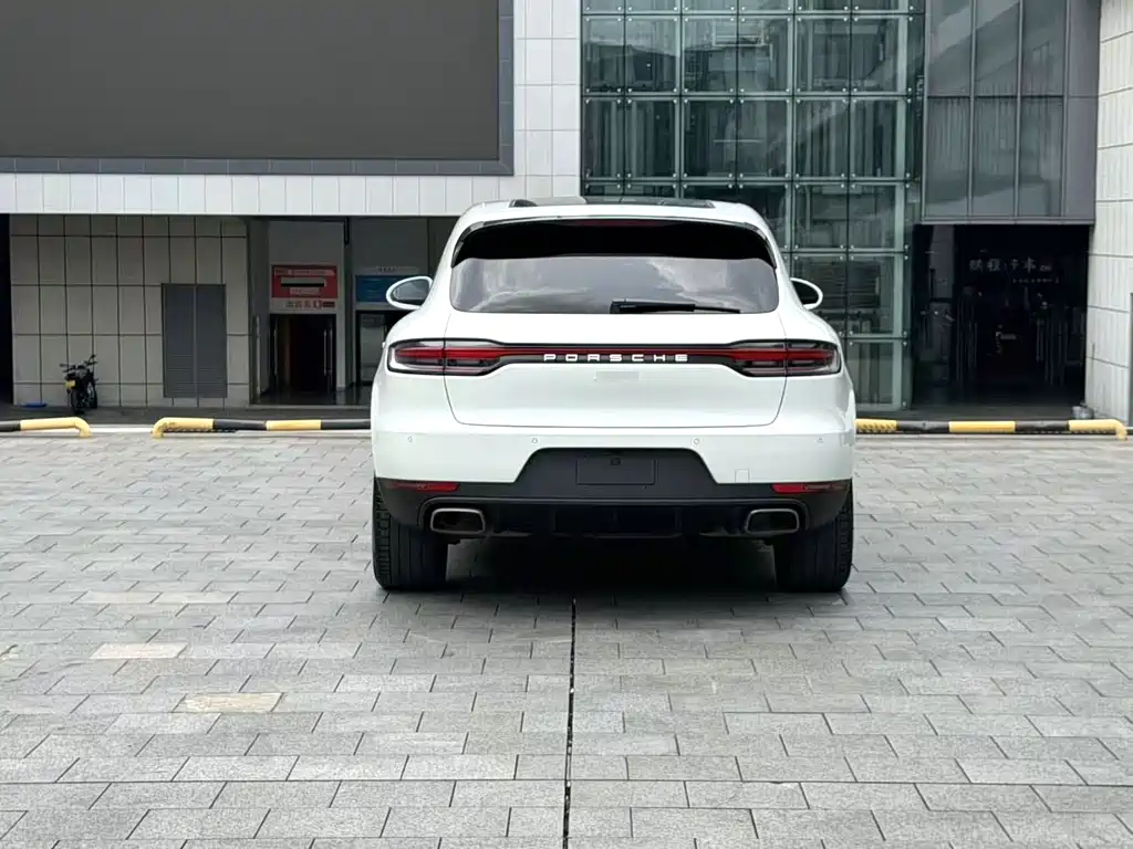Porsche Macan — миниатюра 7
