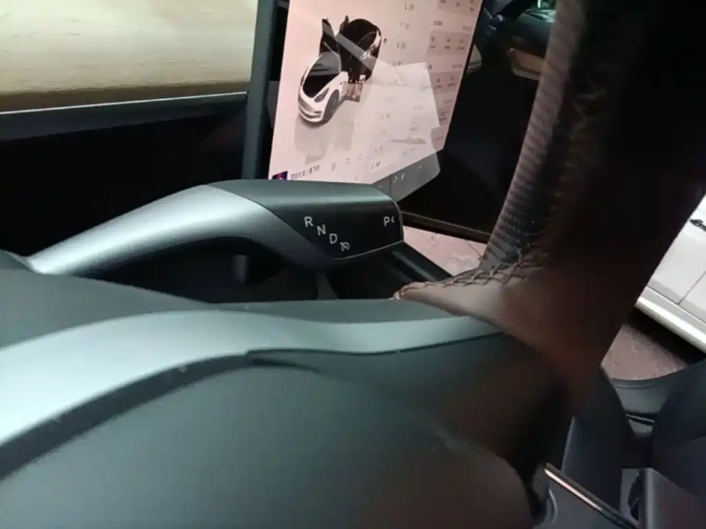 Tesla Model 3 — миниатюра 11